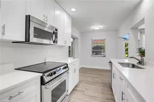 1120 Sandpiper St, Naples, FL 34102 - Photo 4