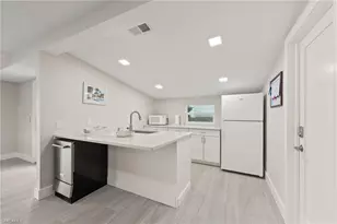 2880 Gulf Shore Blvd N, Naples, FL 34103 - Photo 48