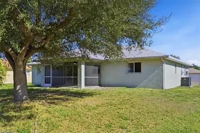 826 SE 5th Ct, Cape Coral, FL 33990 - Photo 2