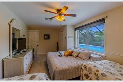 219 Cypress Way W, Naples, FL 34110 - Photo 22