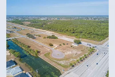 1518 Kismet Pkwy E, Cape Coral, FL 33909 - Photo 4