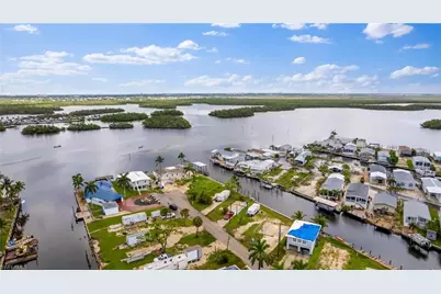 866 Oak St, Fort Myers Beach, FL 33931 - Photo 2