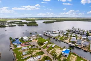 866 Oak St, Fort Myers Beach, FL 33931 - Photo 2