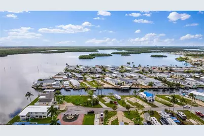 866 Oak St, Fort Myers Beach, FL 33931 - Photo 4