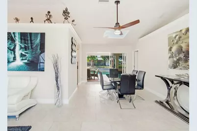 32 NE 9th Ave, Cape Coral, FL 33909 - Photo 2