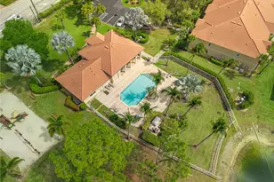 8290 Ibis Club Ln, Naples, FL 34104 - Photo 2