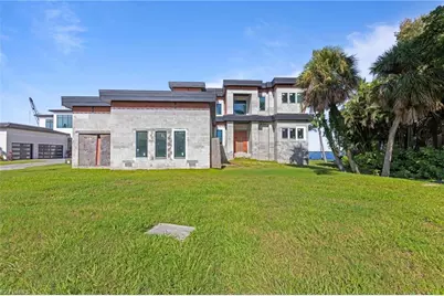 1211 Caloosa Pt, Fort Myers, FL 33901 - Photo 2