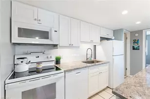 240 Palm Dr, Naples, FL 34112 - Photo 2