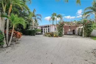 1712 Harbor Ln, Naples, FL 34104 - Photo 2