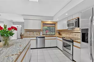 812 Pine Creek Ln, Naples, FL 34108 - Photo 30