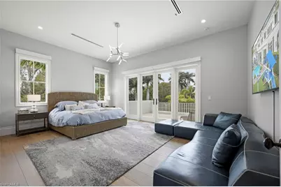 215 3rd Ave N, Naples, FL 34102 - Photo 30