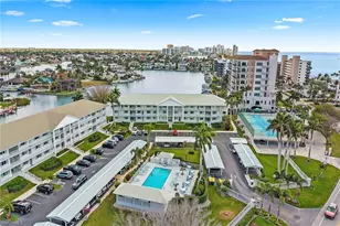 10682 Gulf Shore Dr, Naples, FL 34108 - Photo 42