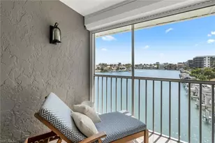 10682 Gulf Shore Dr, Naples, FL 34108 - Photo 28