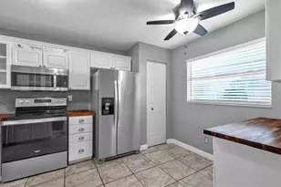 716 Landover Cir, Naples, FL 34104 - Photo 10