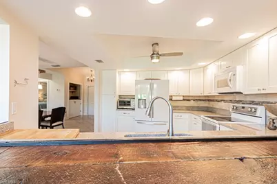 187 Round Key Cir #D3, Naples, FL 34112 - Photo 18