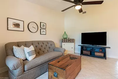187 Round Key Cir #D3, Naples, FL 34112 - Photo 8