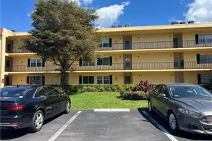 1085 Forest Lakes Dr, Naples, FL 34105 - Photo 1