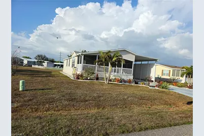 9777 Creekwood Ln, Fort Myers, FL 33905 - Photo 4