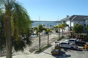 807 River Point Dr, Naples, FL 34102 - Photo 2