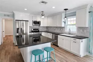 122 Leawood Cir, Naples, FL 34104 - Photo 2