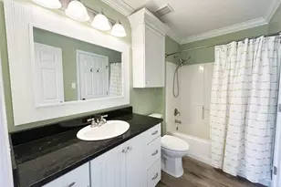 122 Leawood Cir, Naples, FL 34104 - Photo 10