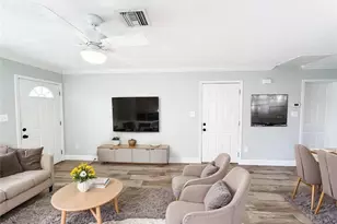 122 Leawood Cir, Naples, FL 34104 - Photo 6