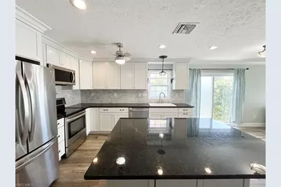 122 Leawood Cir, Naples, FL 34104 - Photo 4