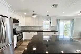 122 Leawood Cir, Naples, FL 34104 - Photo 4