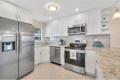 9 High Point Cir N #203, Naples, FL 34103 - Photo 8