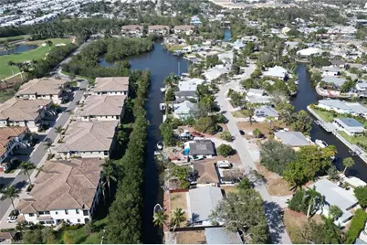 3470 Lakeview Dr, Naples, FL 34112 - Photo 16