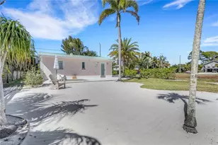 1290 Venetian Way, Naples, FL 34110 - Photo 34