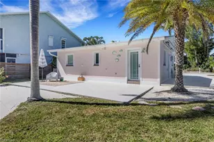 1290 Venetian Way, Naples, FL 34110 - Photo 32