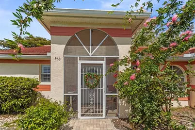 930 Moon Lake Dr, Naples, FL 34104 - Photo 2