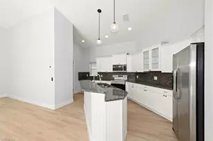 1435 Vintage Ln, Naples, FL 34104 - Photo 10