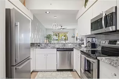 8076 Queen Palm Ln #424, Fort Myers, FL 33966 - Photo 4