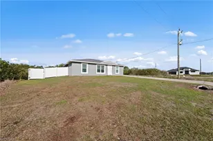 3113 Pebble Ln, Labelle, FL 33935 - Photo 2