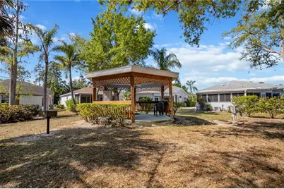 10714 San Tropez Cir, Estero, FL 33928 - Photo 4