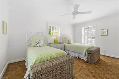 2700 Lantern Ln, Naples, FL 34102 - Photo 12