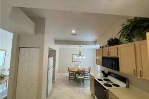 440 Wiggins Lake Ct, Naples, FL 34110 - Photo 6