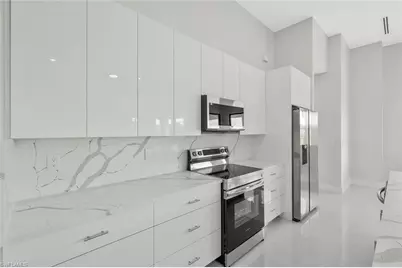 909 SW 11th Ct, Cape Coral, FL 33991 - Photo 10