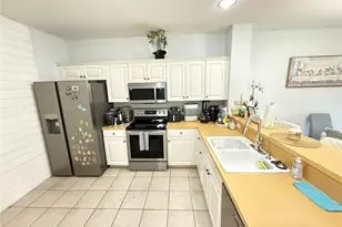 6210 Wilshire Pines Cir, Naples, FL 34109 - Photo 6