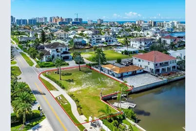 10337 Vanderbilt Dr, Naples, FL 34108 - Photo 10