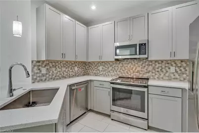 7501 Carnegie Way, Naples, FL 34119 - Photo 6