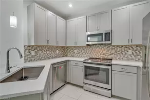 7501 Carnegie Way, Naples, FL 34119 - Photo 6