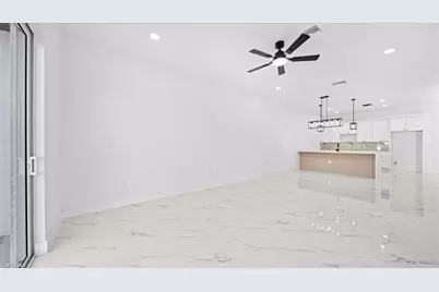 1542 NE 8th Pl, Cape Coral, FL 33909 - Photo 8