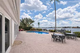 1535 Dolphin Ln, Naples, FL 34102 - Photo 12