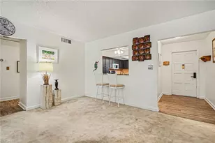 215 Cypress Way E, Naples, FL 34110 - Photo 10