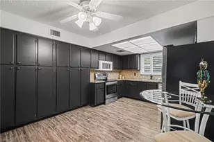 215 Cypress Way E, Naples, FL 34110 - Photo 8