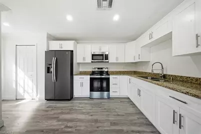 360 Desoto Blvd S, Naples, FL 34117 - Photo 6