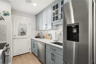 1021 3rd St S, Naples, FL 34102 - Photo 4